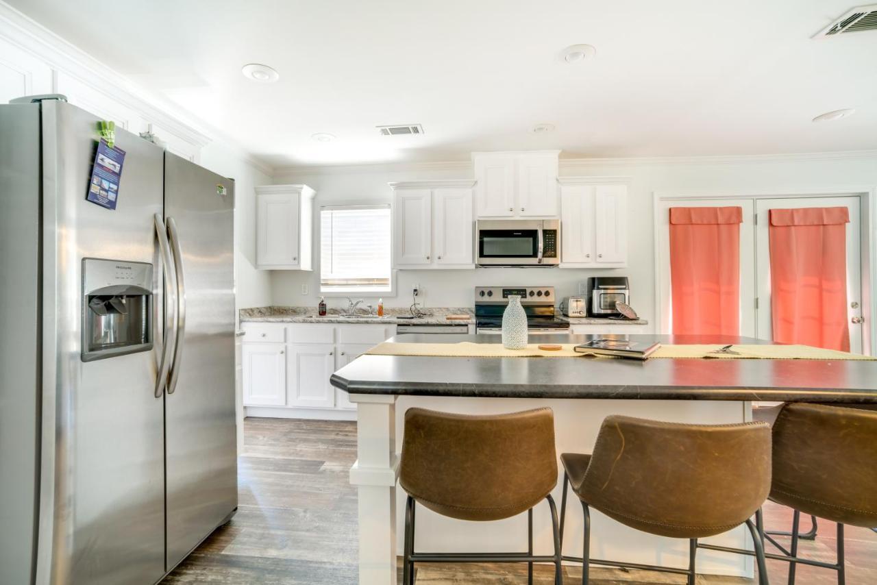 Charleston Home With Porch - 3 Mi To Folly Beach! Exteriör bild